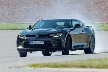 Camaro не отдава плавно мощността – то я изсипва изведнъж!