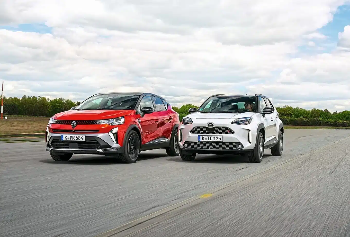 VT Toyota Yaris Cross Renault Captur E-TECH Full Hybrid 145